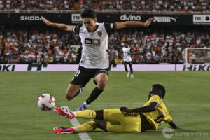 Un jugador abandona l'entrenament per molèsties