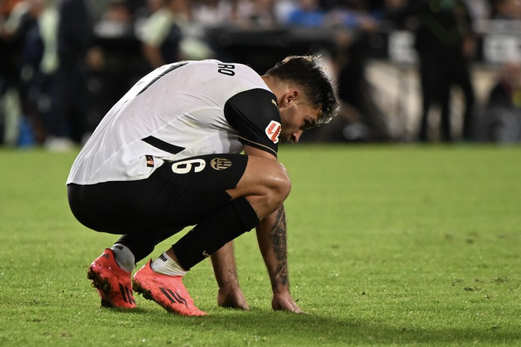 Ridícul a Mestalla d'un València que ja és l'últim (2-3)