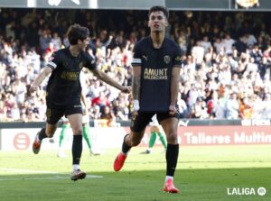 El València ens regala una vesprada que tots necessitàvem (4-2)