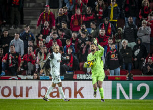 El València fora de Mestalla fa olor de segona divisió (2-1)