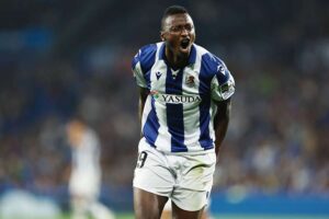 El València fitxarà a Umar Sadiq si passa un reconeiximent mèdic exhaustiu